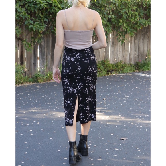 Vintage Floral Midi Skirt - Picture 10 of 10